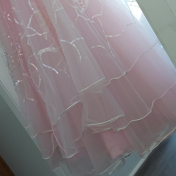 Beautiful Cache Gown🩰🛍 - Picture 16 of 17